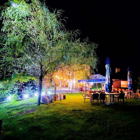Pensiunea La Taverna Trăisteni Extérieur photo