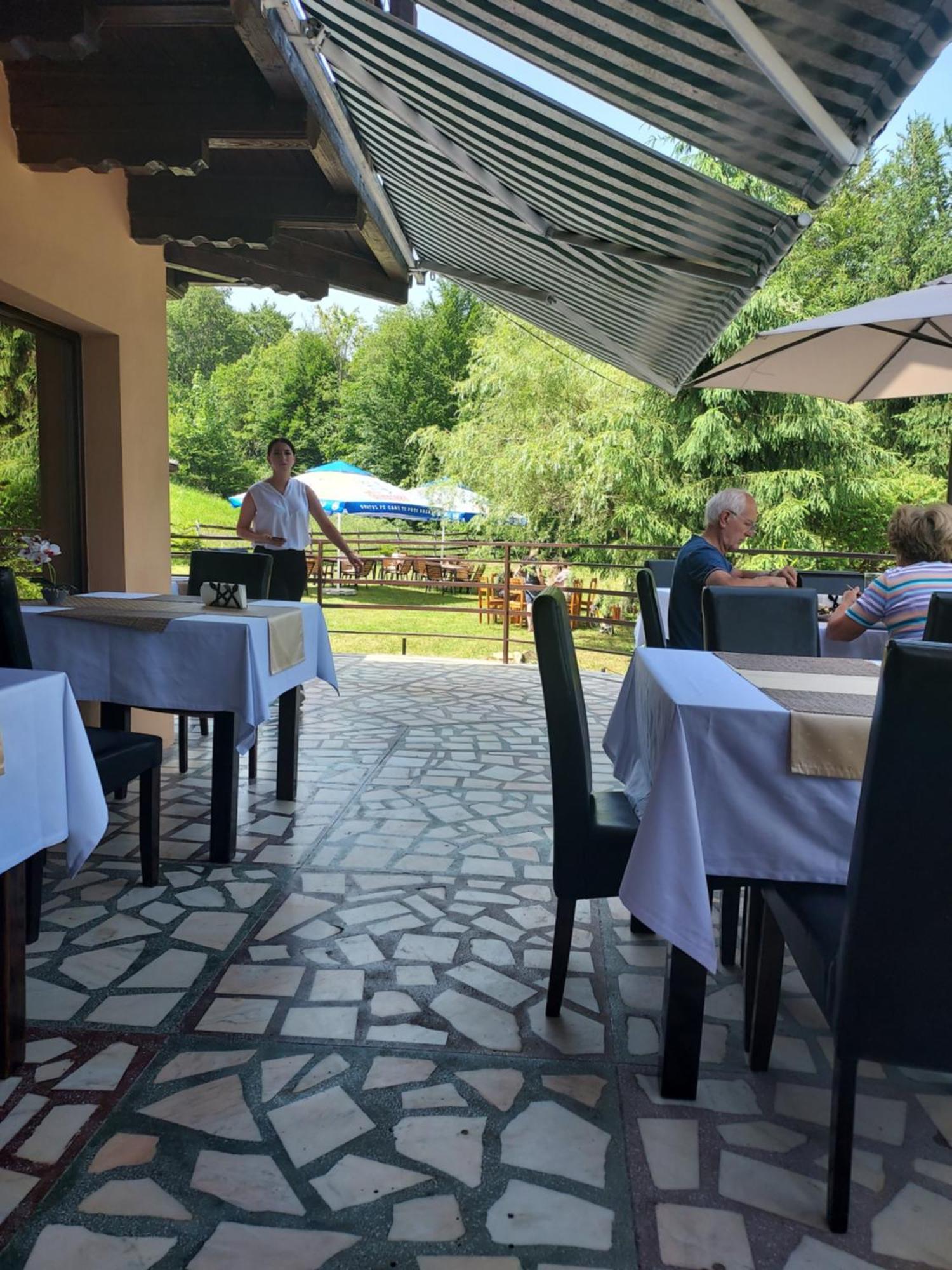 Pensiunea La Taverna Trăisteni Extérieur photo