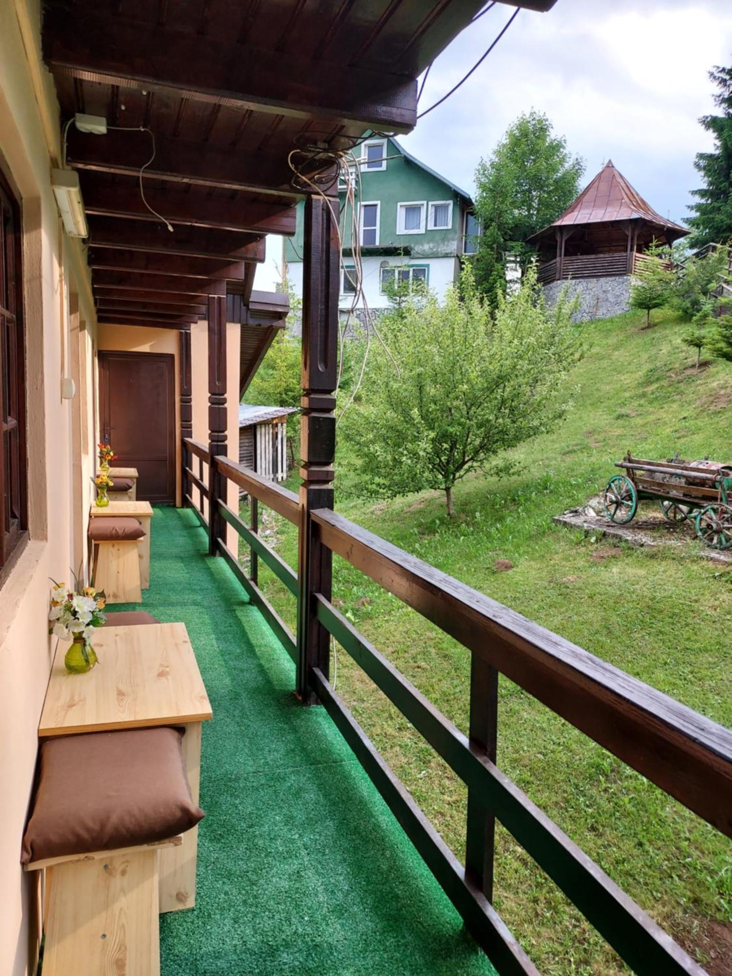 Pensiunea La Taverna Trăisteni Extérieur photo