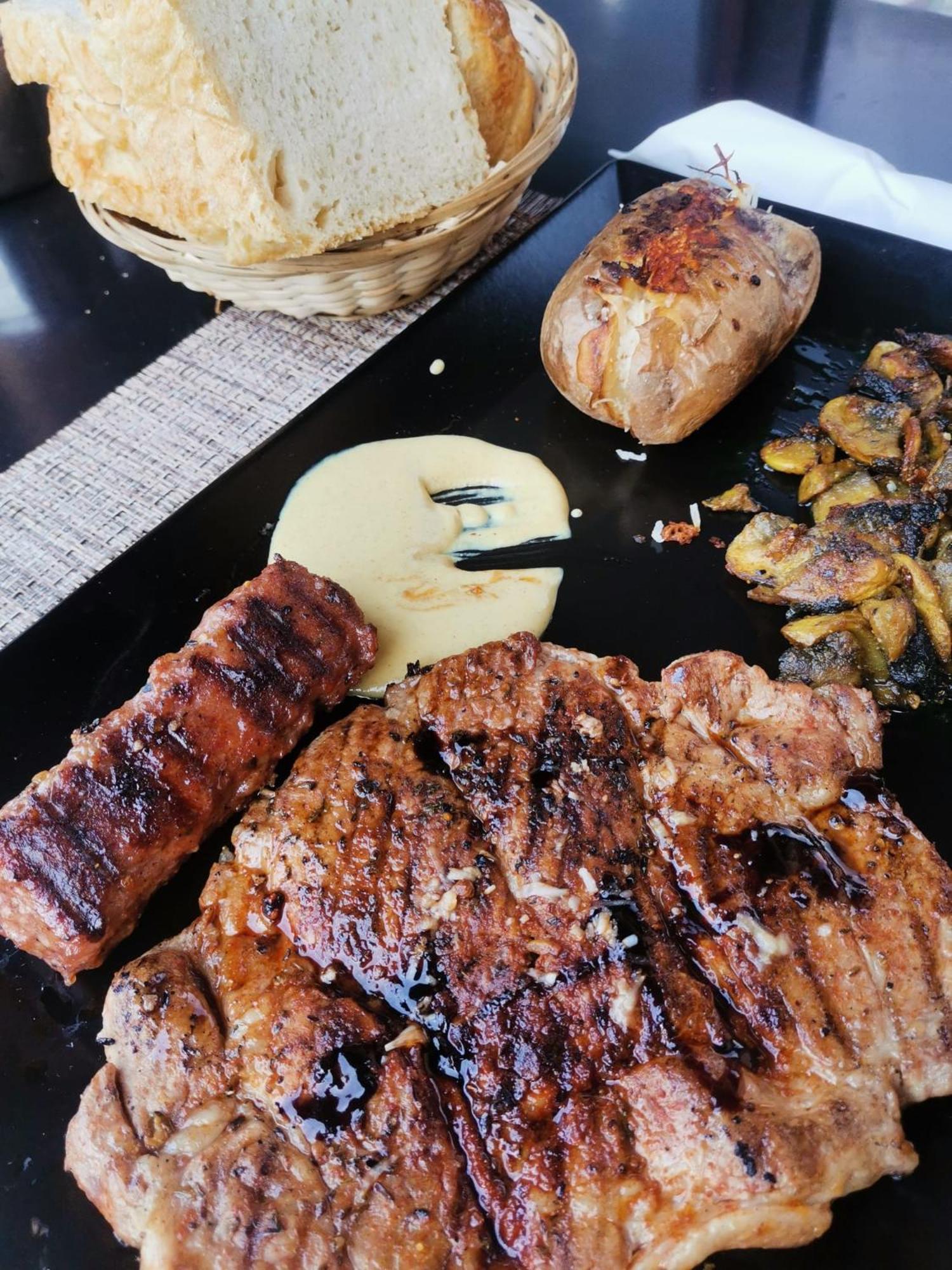 Pensiunea La Taverna Trăisteni Extérieur photo