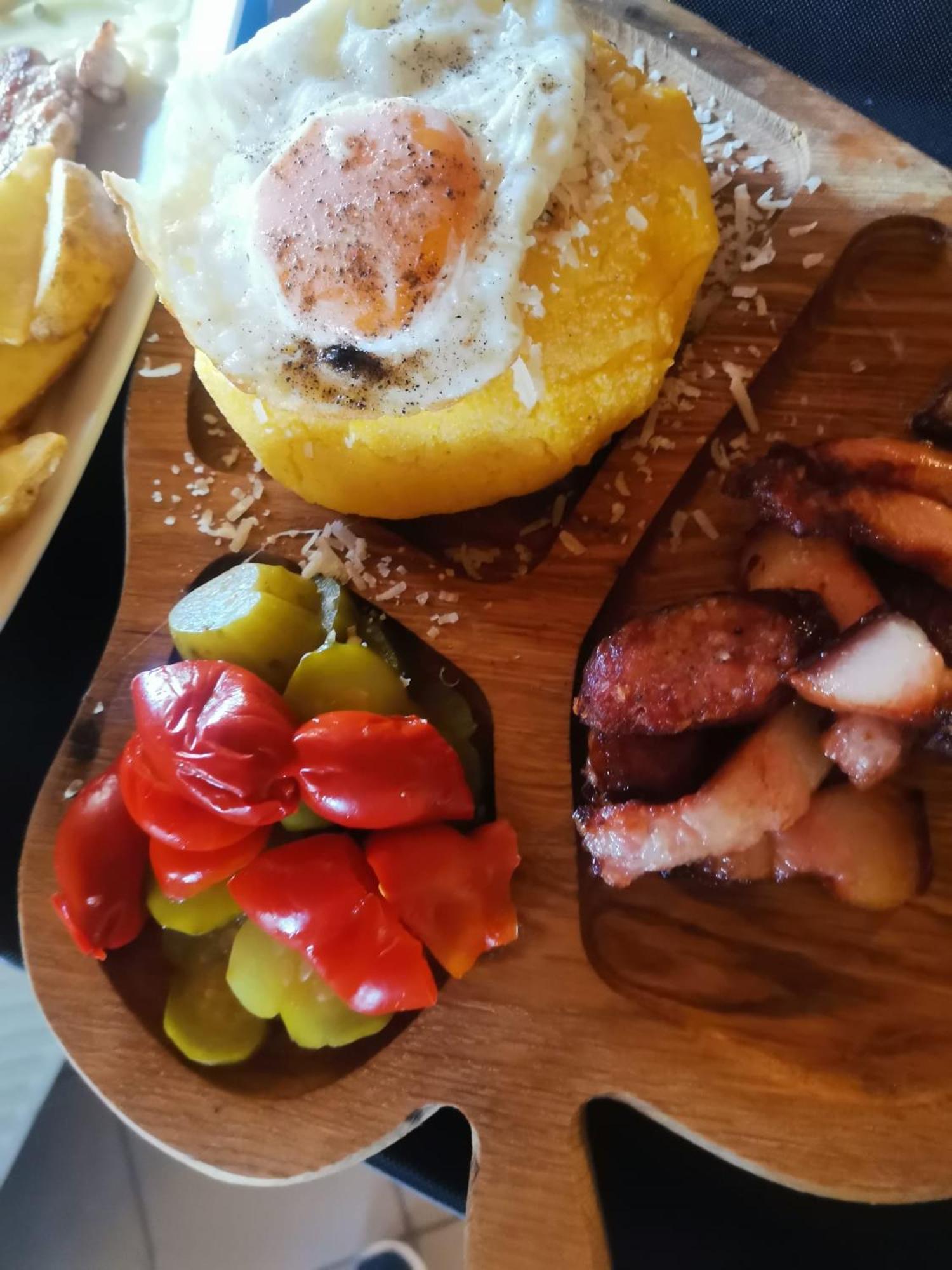 Pensiunea La Taverna Trăisteni Extérieur photo