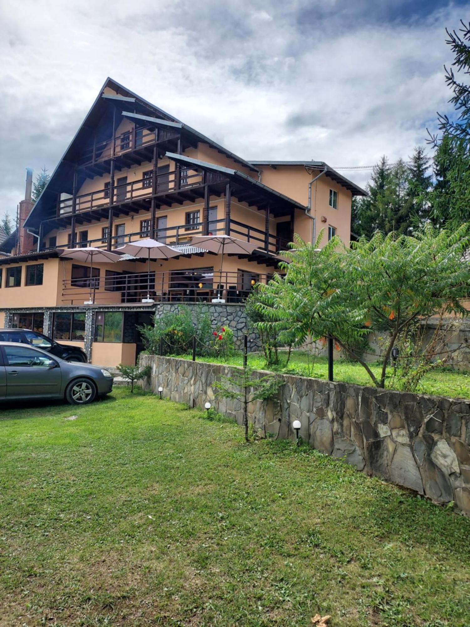 Pensiunea La Taverna Trăisteni Extérieur photo