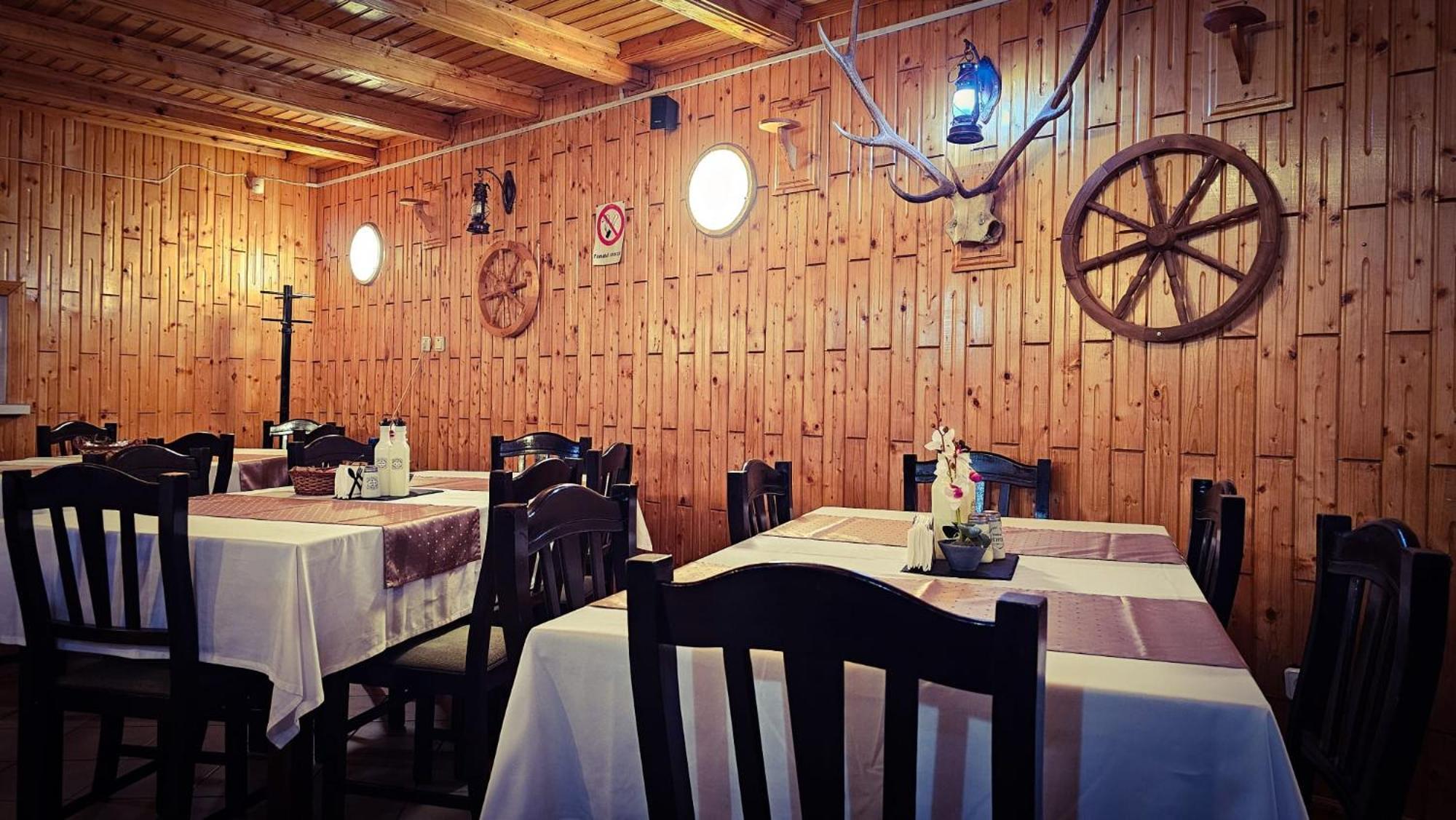 Pensiunea La Taverna Trăisteni Extérieur photo
