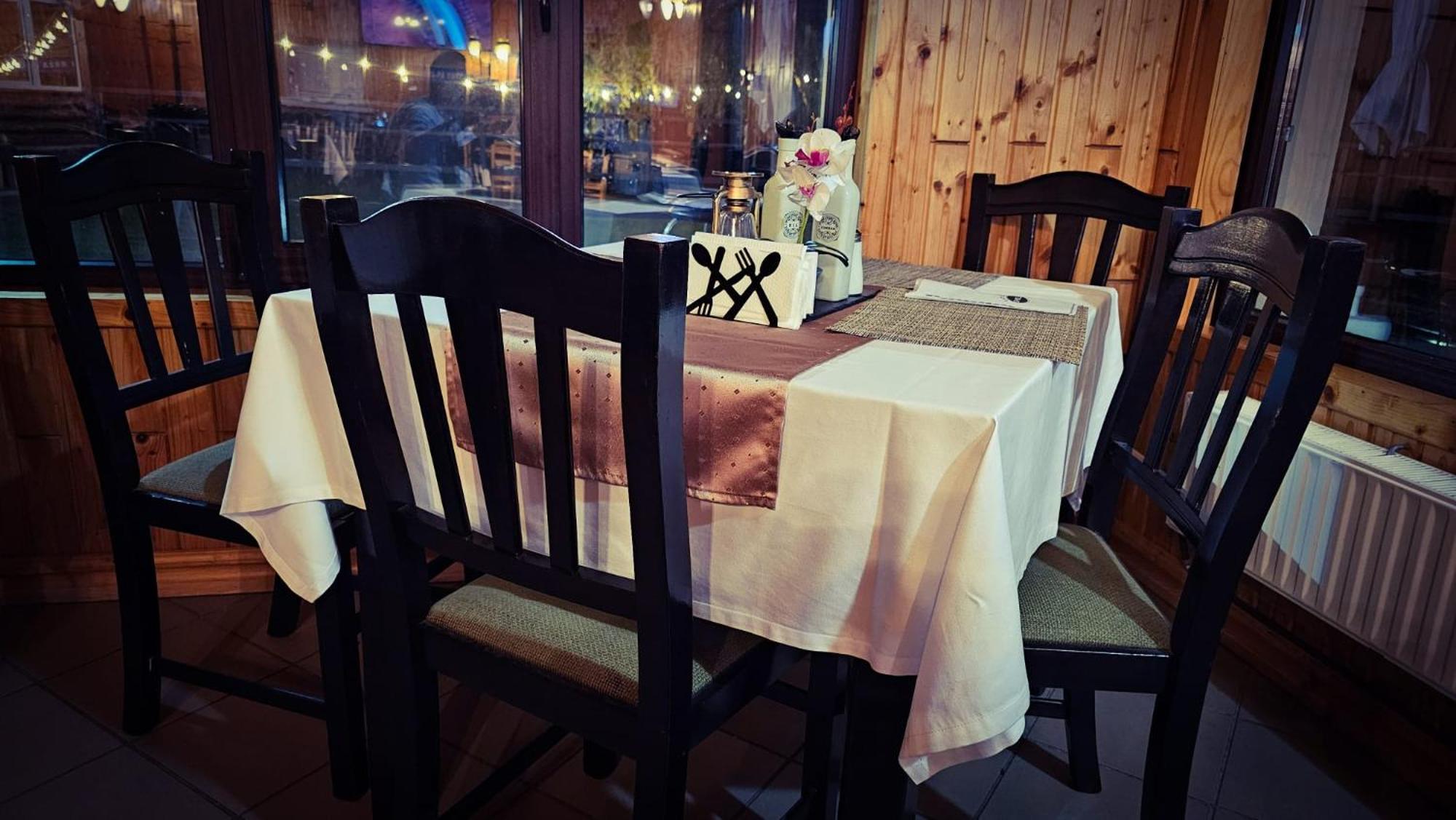 Pensiunea La Taverna Trăisteni Extérieur photo