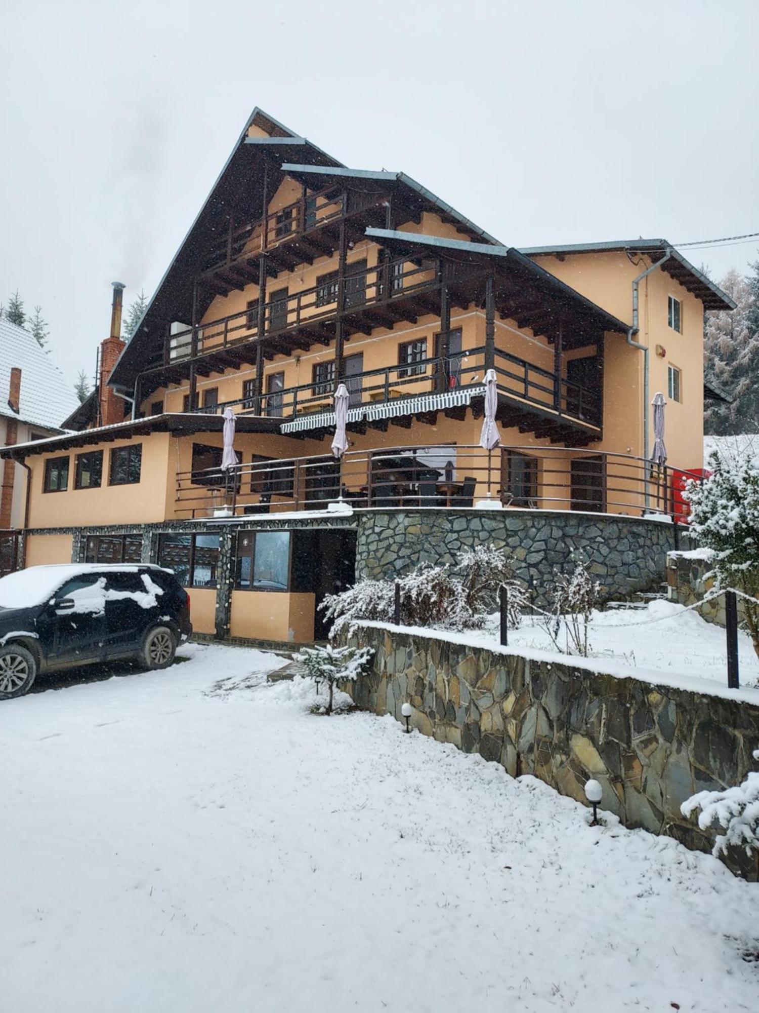 Pensiunea La Taverna Trăisteni Extérieur photo